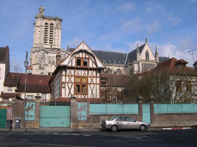 maisonnettes et cathédrale